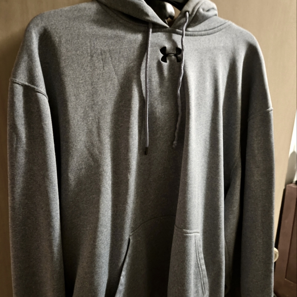 Womens Under Armor hooded Sweatshirt